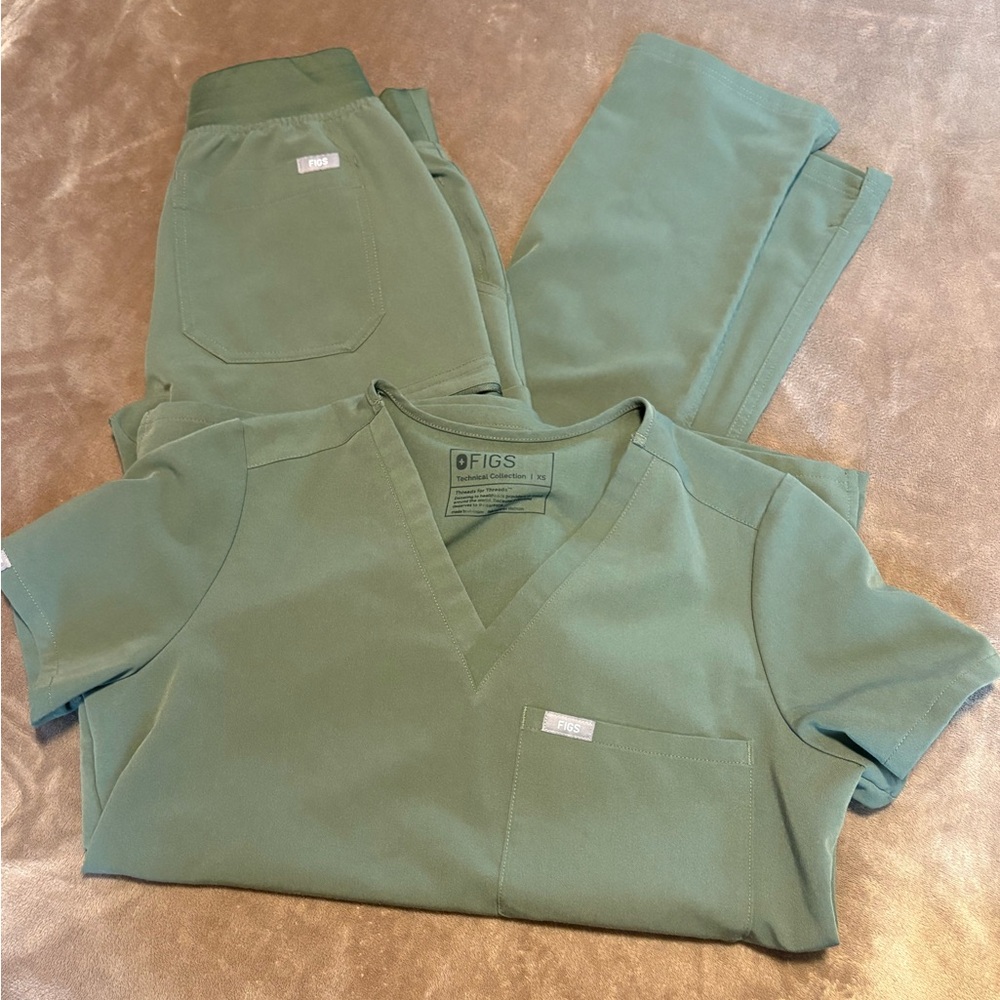 Figs scrub set